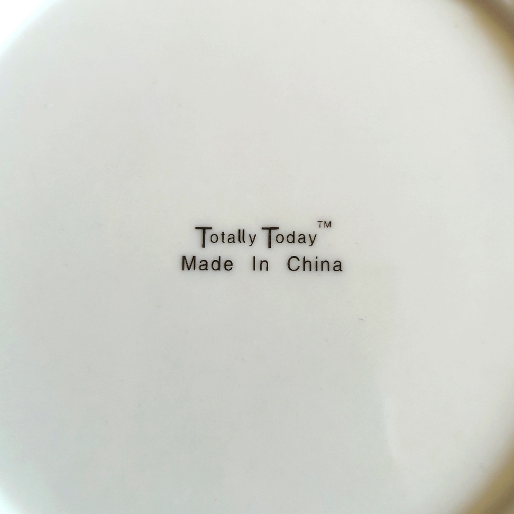 7" Plate Totally Today Holly Leaf Christmas Holiday - Picture 4 of 4